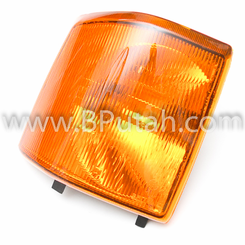 thumbnail image 2 of UK BritPart Front Left Turn Signal Indicator For Land Rover Discovery 1 (Amber Lens, XBD100770) 2 of 6